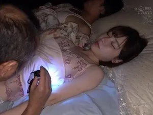 Má đơn thân quyết định dạy dỗ cậu con trai khi biết nó là kẻ biến thái