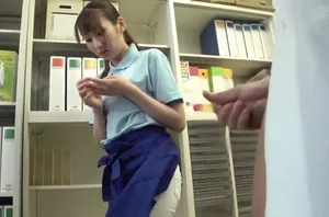 Bố mẹ đi vắng, thanh niên số hưởng ở nhà địt một lúc 3 cô bạn thân