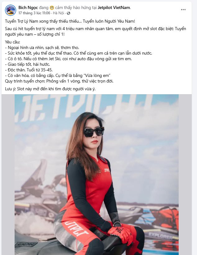Một cô gái châu Á dễ thương với khuôn mặt dễ thương và đi tất lưới trắng cùng một chiếc máy rung nhét vào âm hộ. Cô ấy không có lông và tự thủ dâm. Cận cảnh rất hấp dẫn